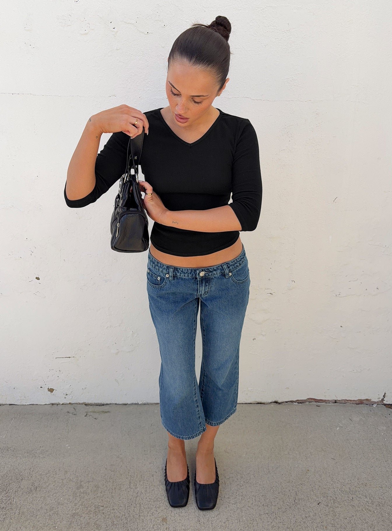 0-modelinfo-bella-us0_b9314486-1ebe-4e3c-b907-bdba38e819db Hierarchy Low Rise 3/4 Length Jeans Mid Wash - Image 1