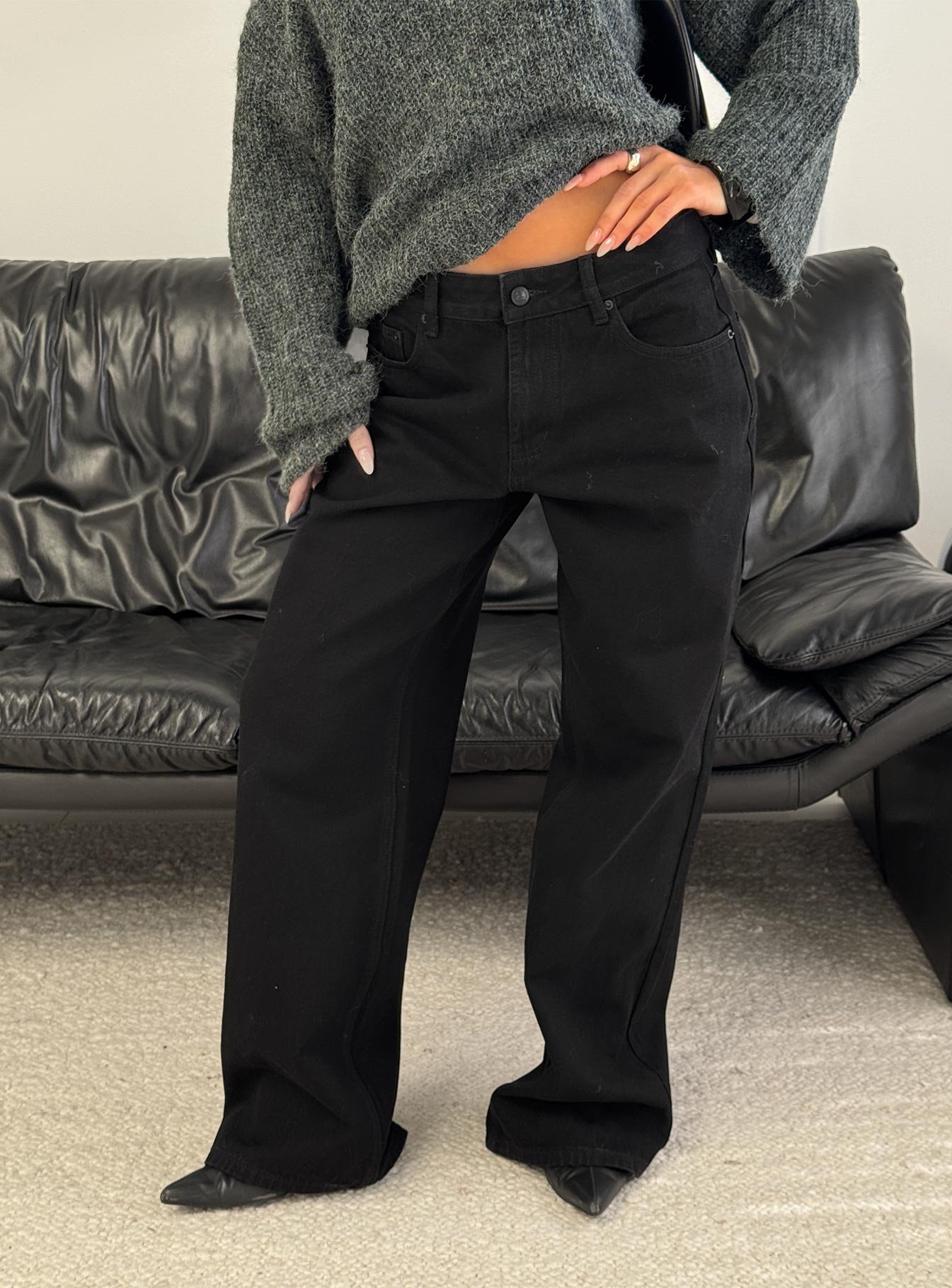 0-modelinfo-crystal-us2_276bdb0a-fe5c-4711-b487-c2ba55f45652 Serenitia Mid Rise Relaxed Jeans Jet Black - Image 1