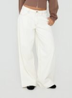 Naylor Mid Rise Wide Leg Jeans Cream Petite - Image 2