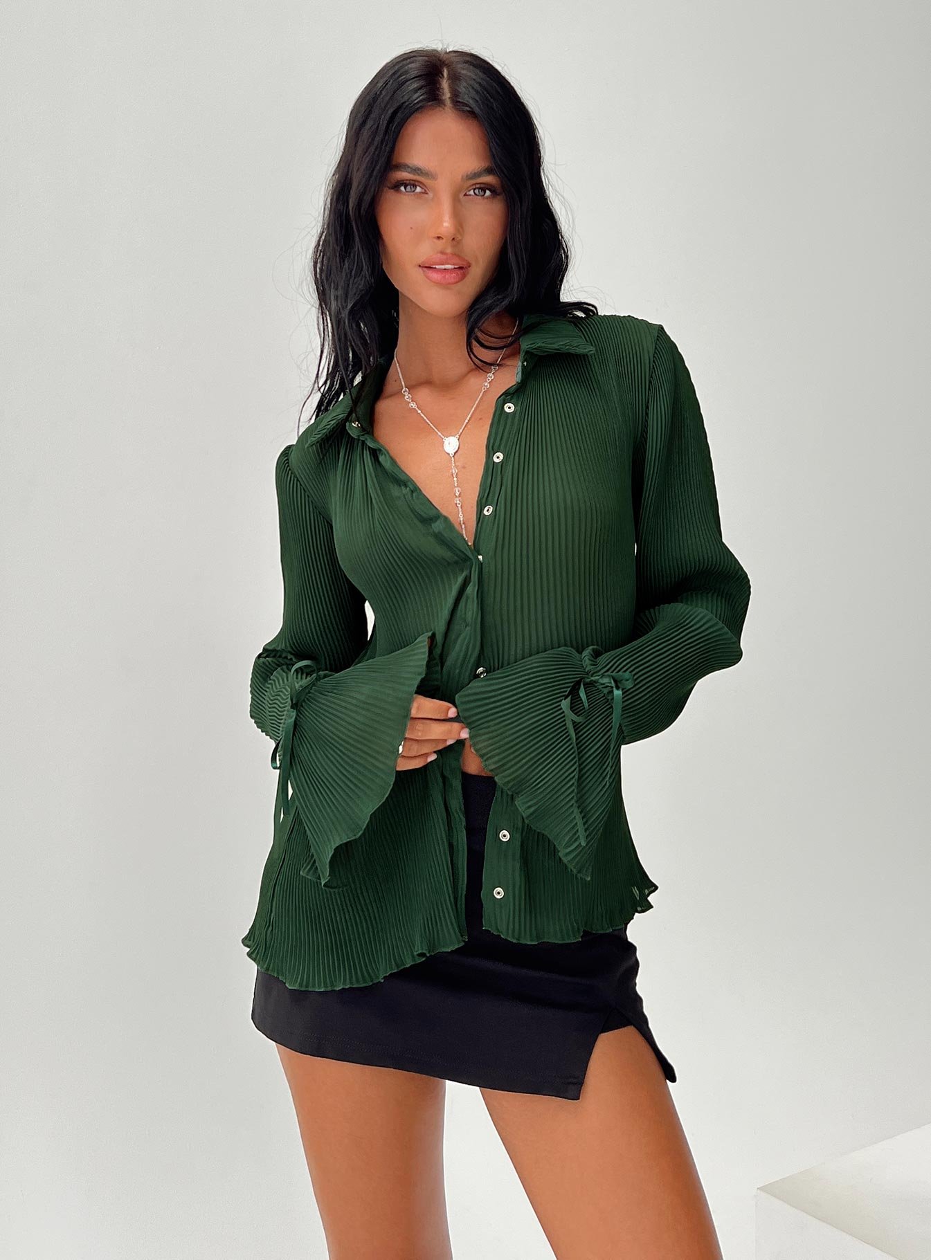 0-modelinfo-eva-us2_47f6c0cd-8fdc-4a0f-ac8e-9715eaa857d5 Ravil Shirt Forest Green - Image 1