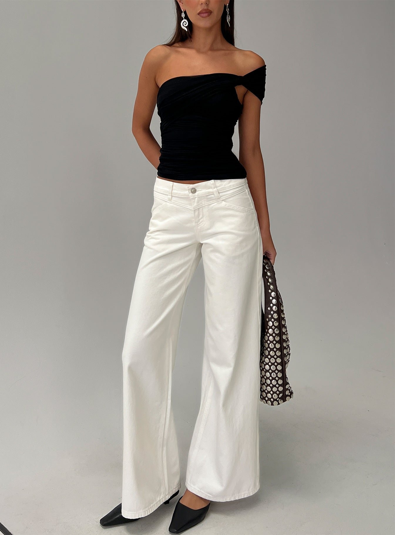 0-modelinfo-kartier-us2_c4def00a-f4c3-46b5-a51d-eeb03bc4255d Catiana Low Rise Wide Leg Jeans White - Image 1