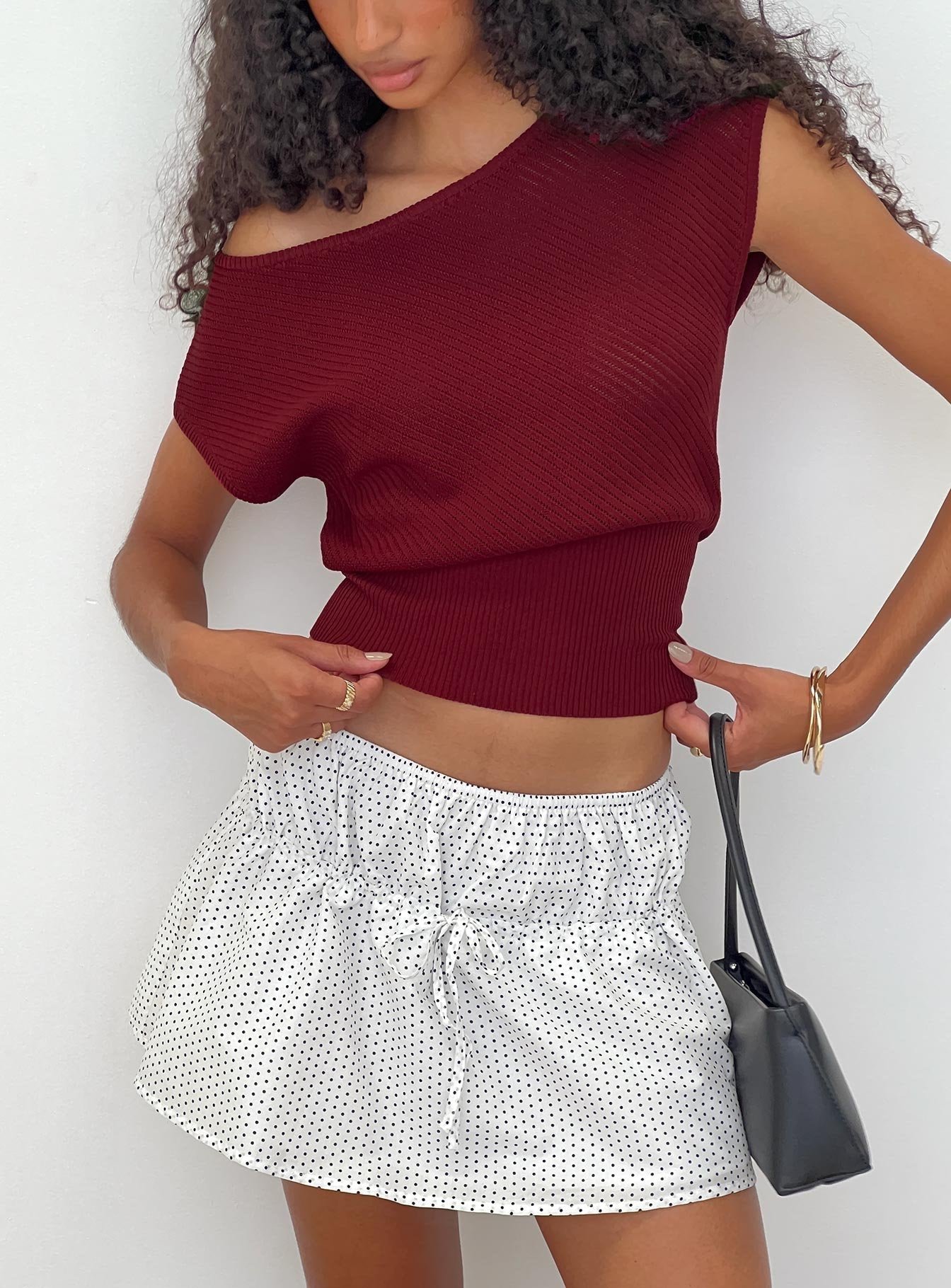 0-modelinfo-tau-us2_52d10e4c-04cf-4783-be63-2a9bc52b3489-1 Cloud Tempo Boat Neck Cinched Knit Top Wine - Image 1