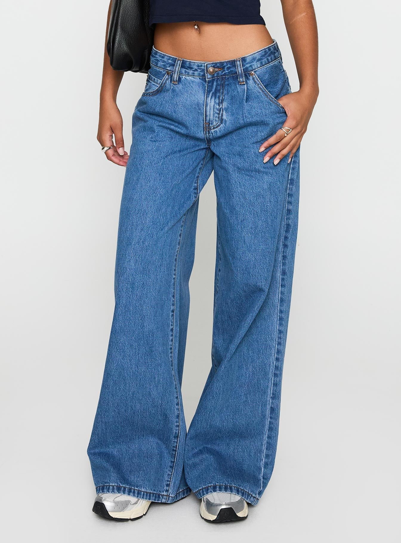 1-modelinfo-nat-us2_4d9be0ca-a659-4934-a069-7d82aef84f8b Supercut Low Rise Baggy Pleat Jeans Mid Blue - Image 1