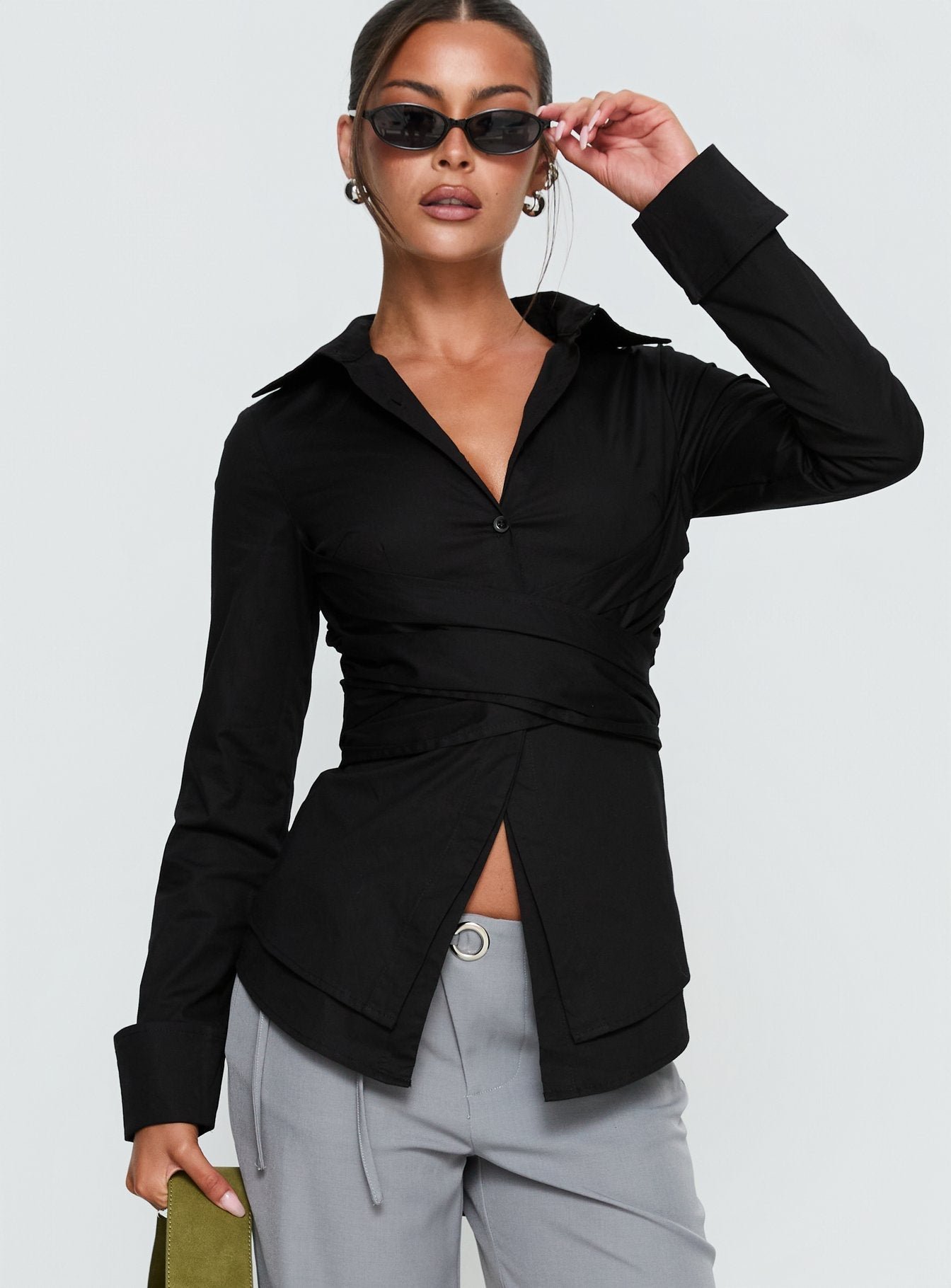 1-modelinfo-olivia-us2_bbe45852-04a0-4d8f-920c-42e3812e2e63 Shapeshifter Twist Long Sleeve Shirt Black - Image 1