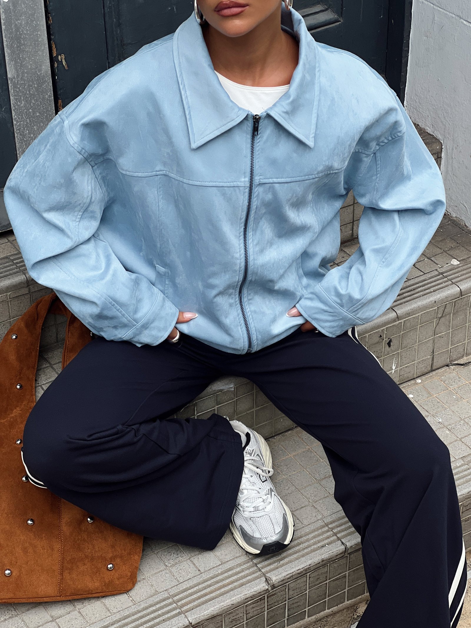 3-modelinfo-olivia-us2_3d9a1ea2-e55f-4280-925c-90b93fe73e3e Goldsmith Faux Suede Bomber Jacket Blue - Image 1