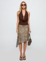 Treat You Better Plunge Hardware Detail Top Chocolate - Image 7